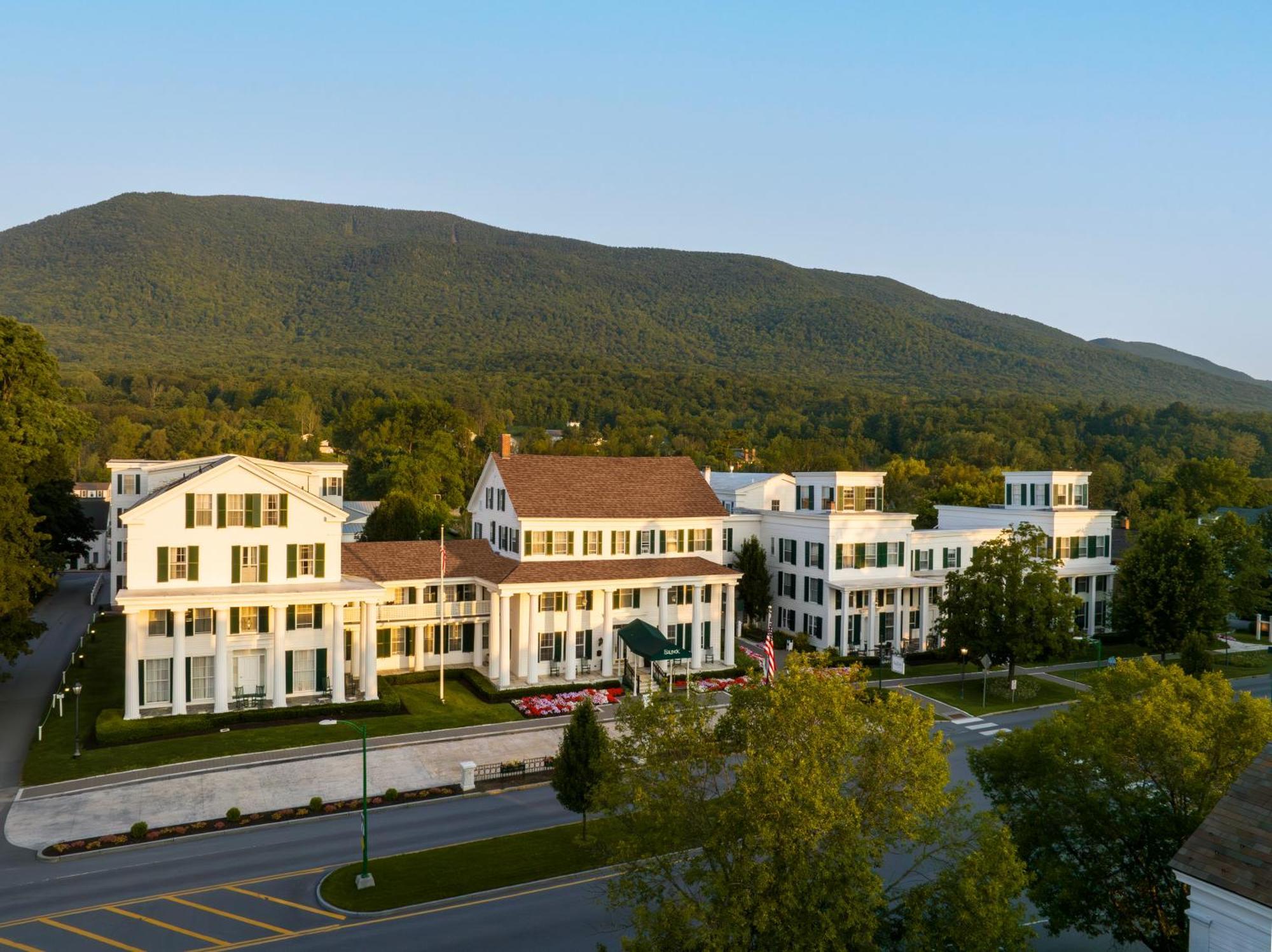 The Equinox Golf Resort & Spa Manchester Exterior photo