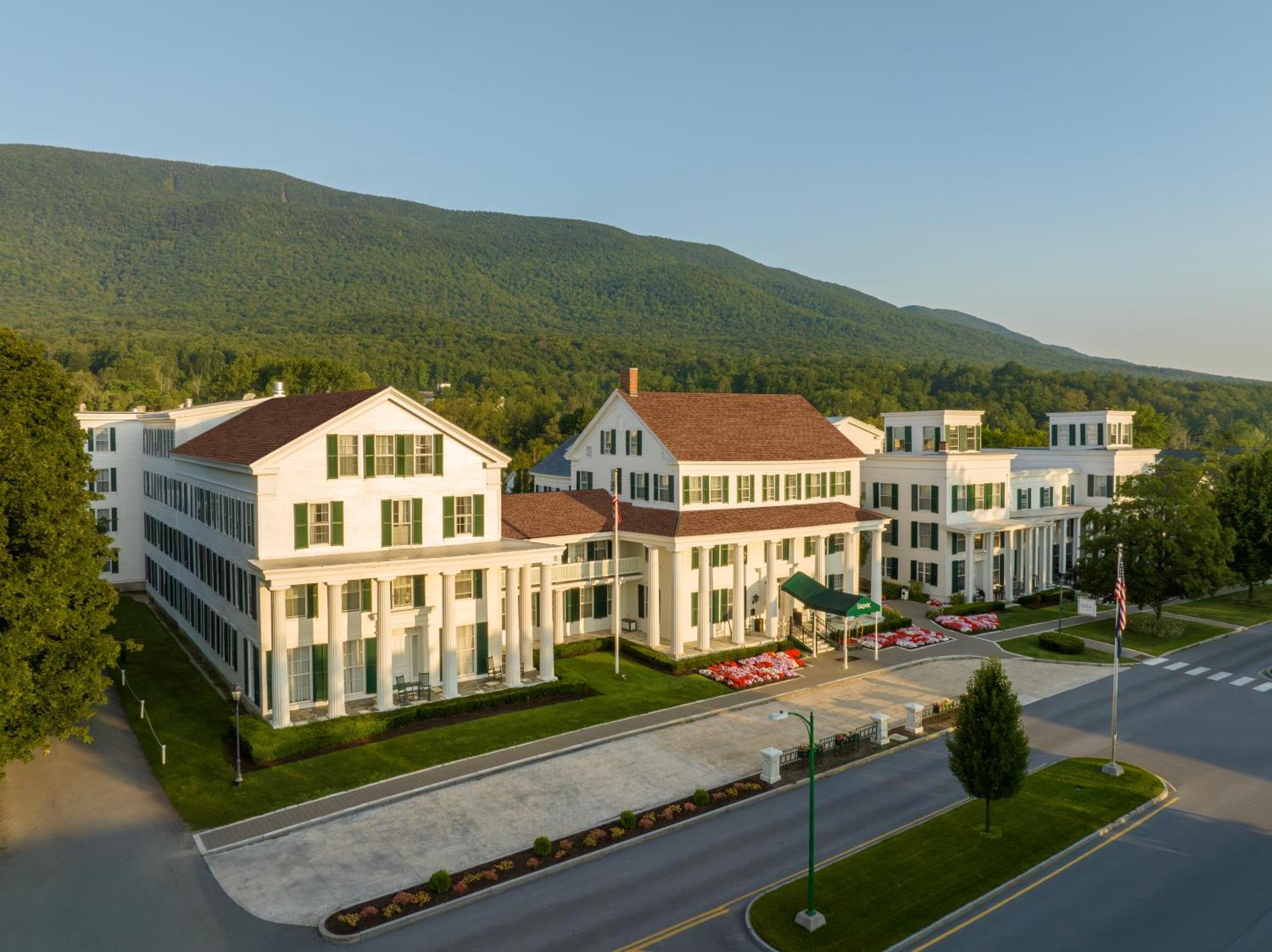 The Equinox Golf Resort & Spa Manchester Exterior photo